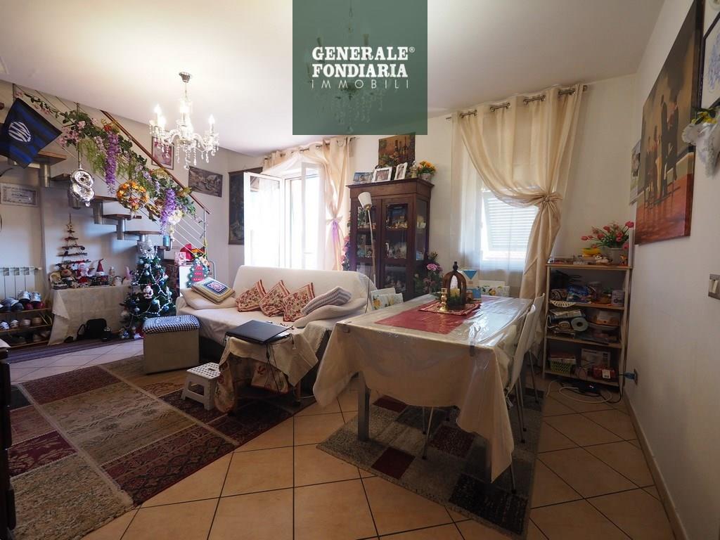 Appartamento con cantina e garage, Follo.