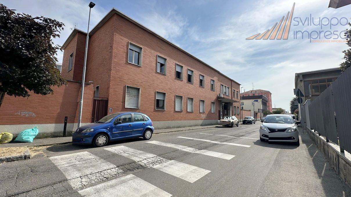 PALAZZINA UFFICI IN VENDITA A BRESSO