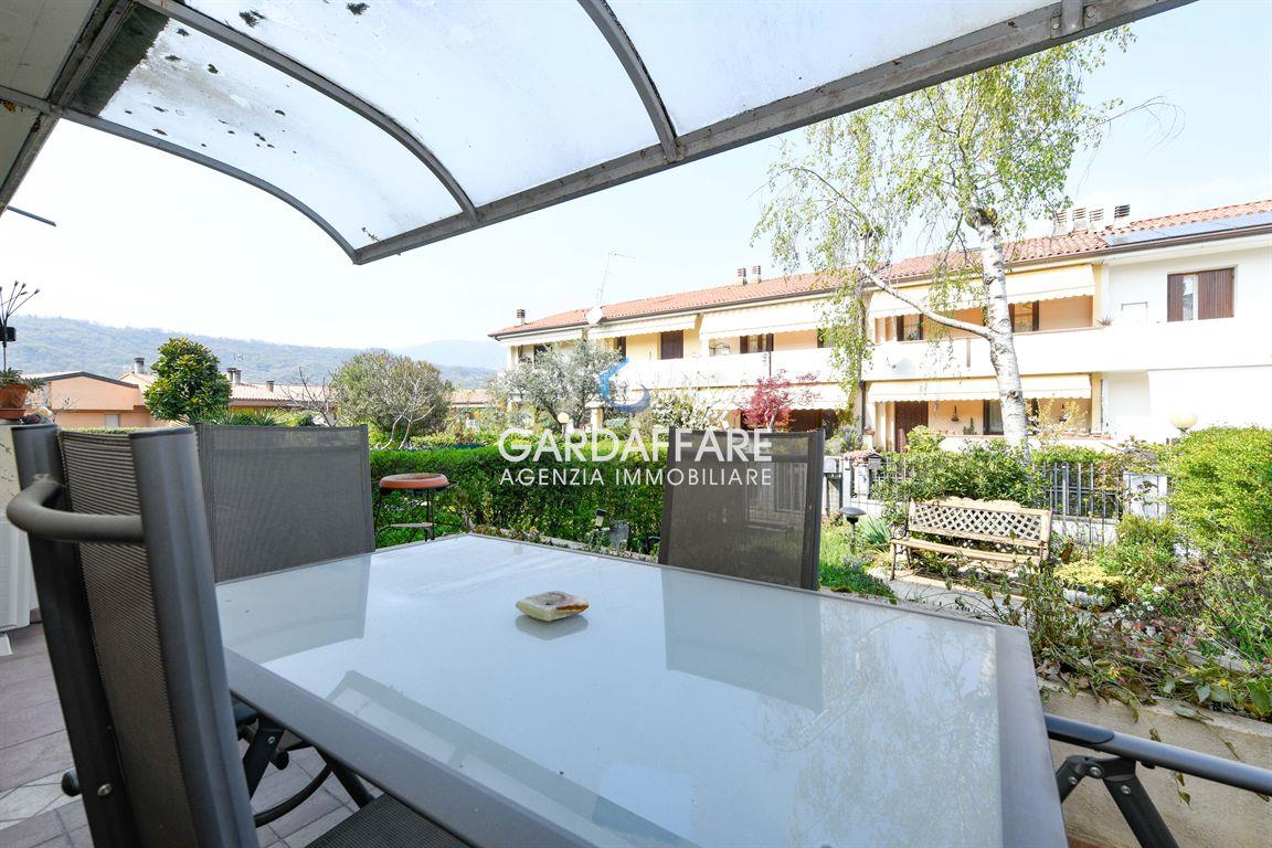 GRAZIOSA VILLETTA A SCHIERA CON GIARDINETTO PRIVATO A VILLA DI SALÒ