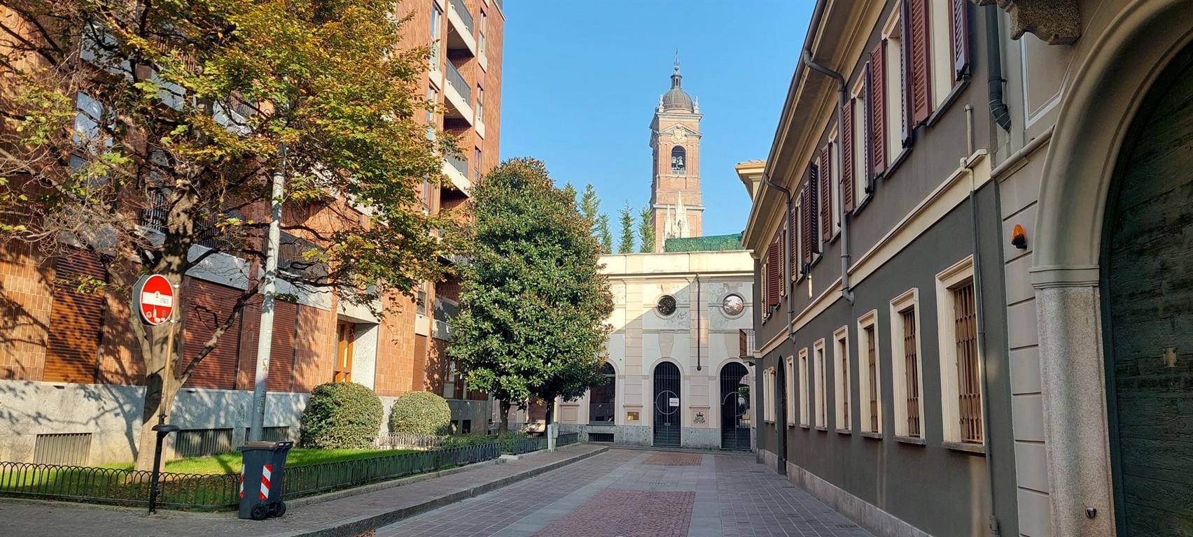 MONZA Centro isola pedonale - ampio ufficio in locazione