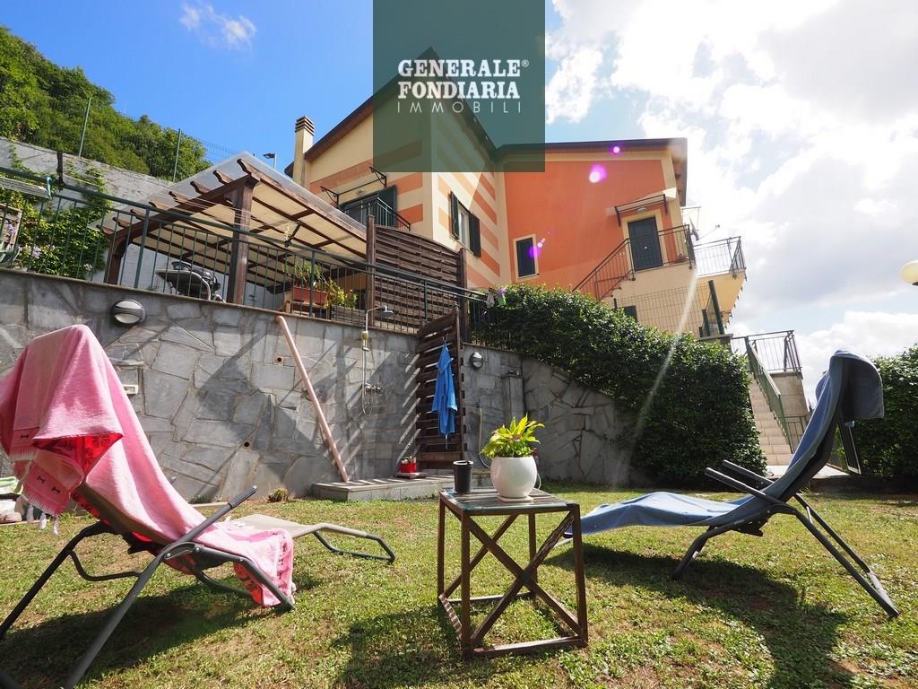 Casa Semindipendente, Carnea.