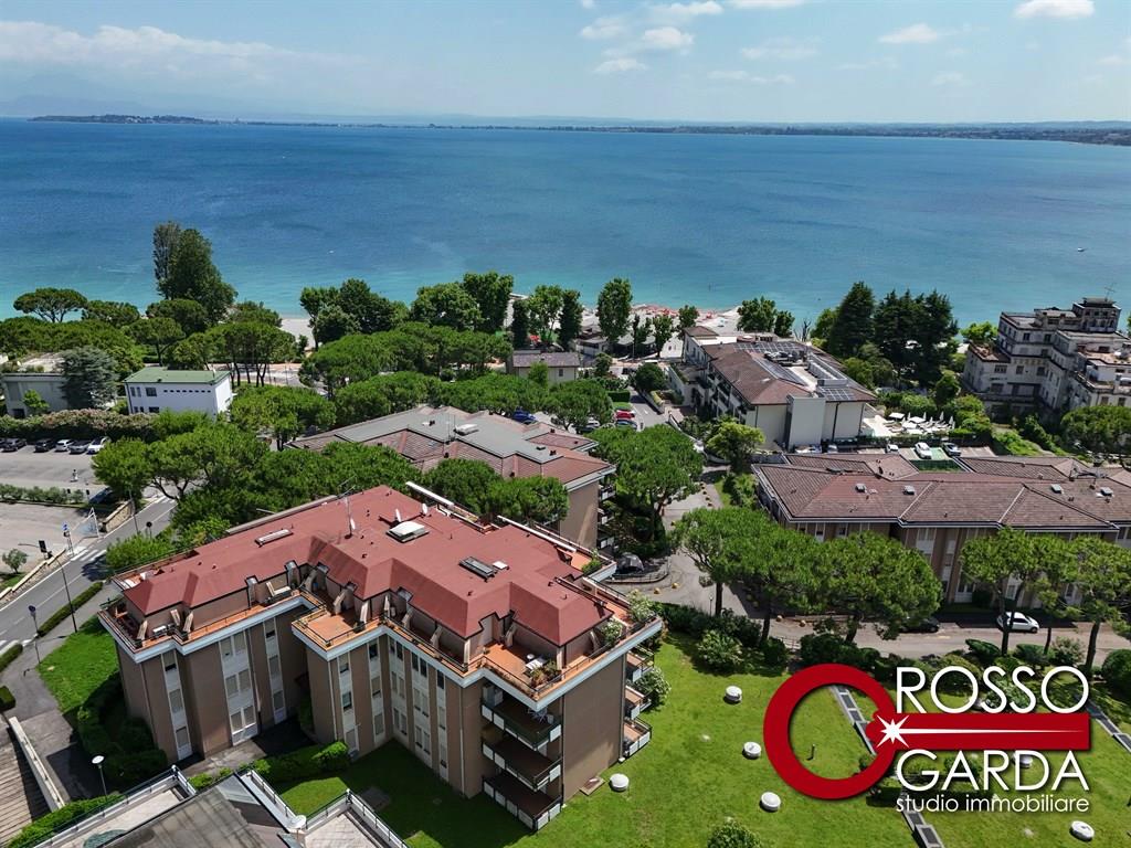 Appartamento  vista lago a soli 50 metri dalla spiaggia e dal Lago di Desenzano del Garda