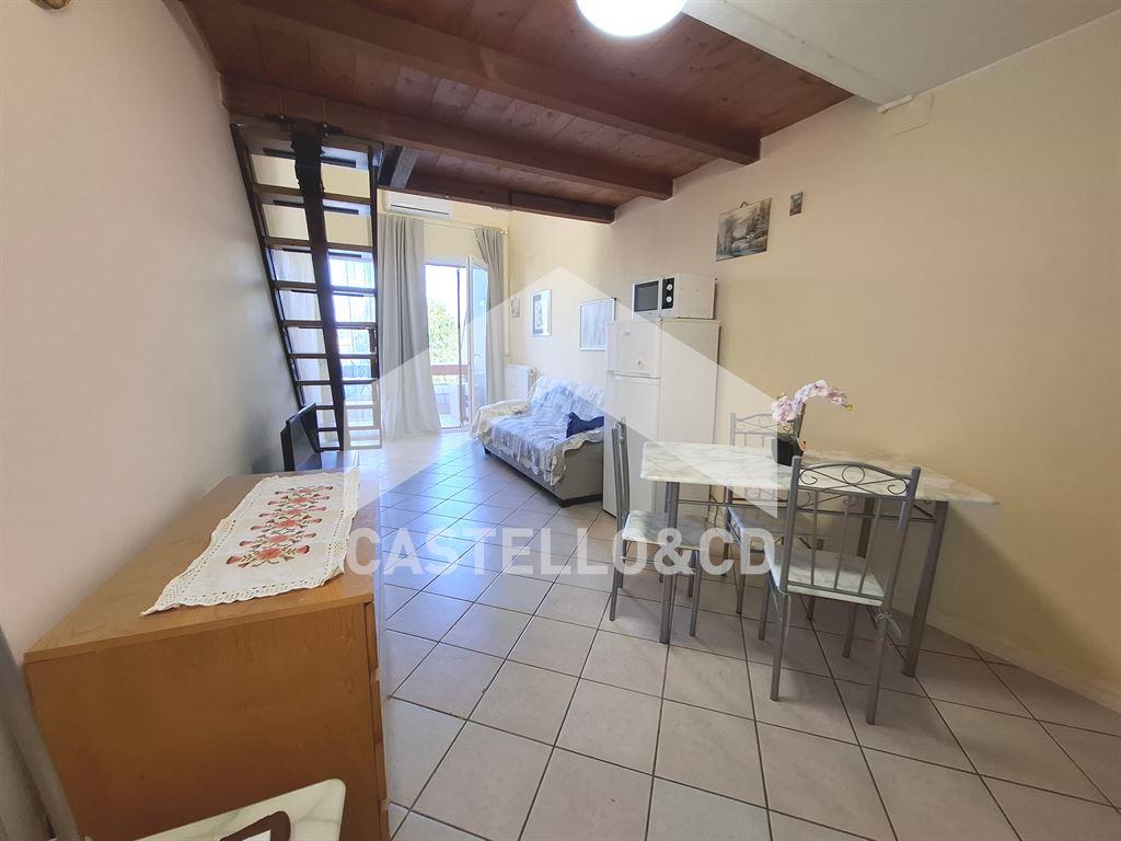Bilocale su due livelli con piscina