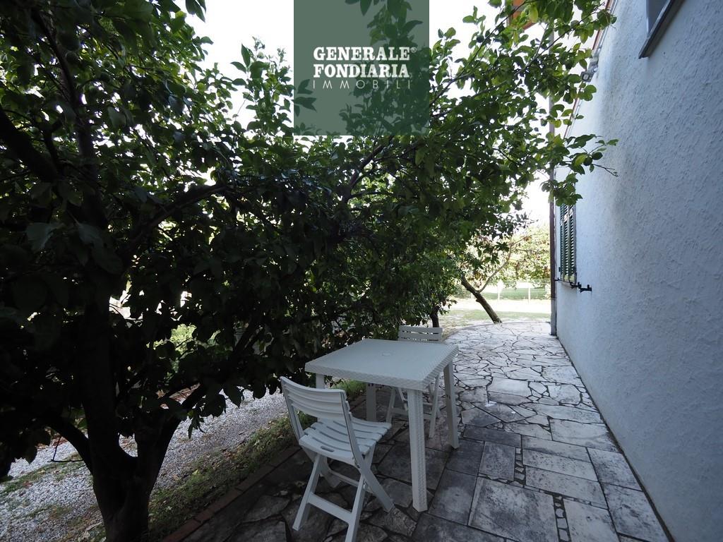 Bilocale con giardino, Ameglia