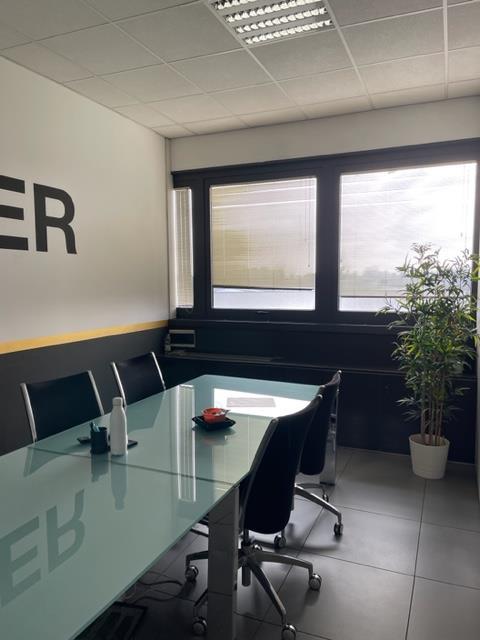 VENDESI UFFICIO - ZONA CORTICELLA