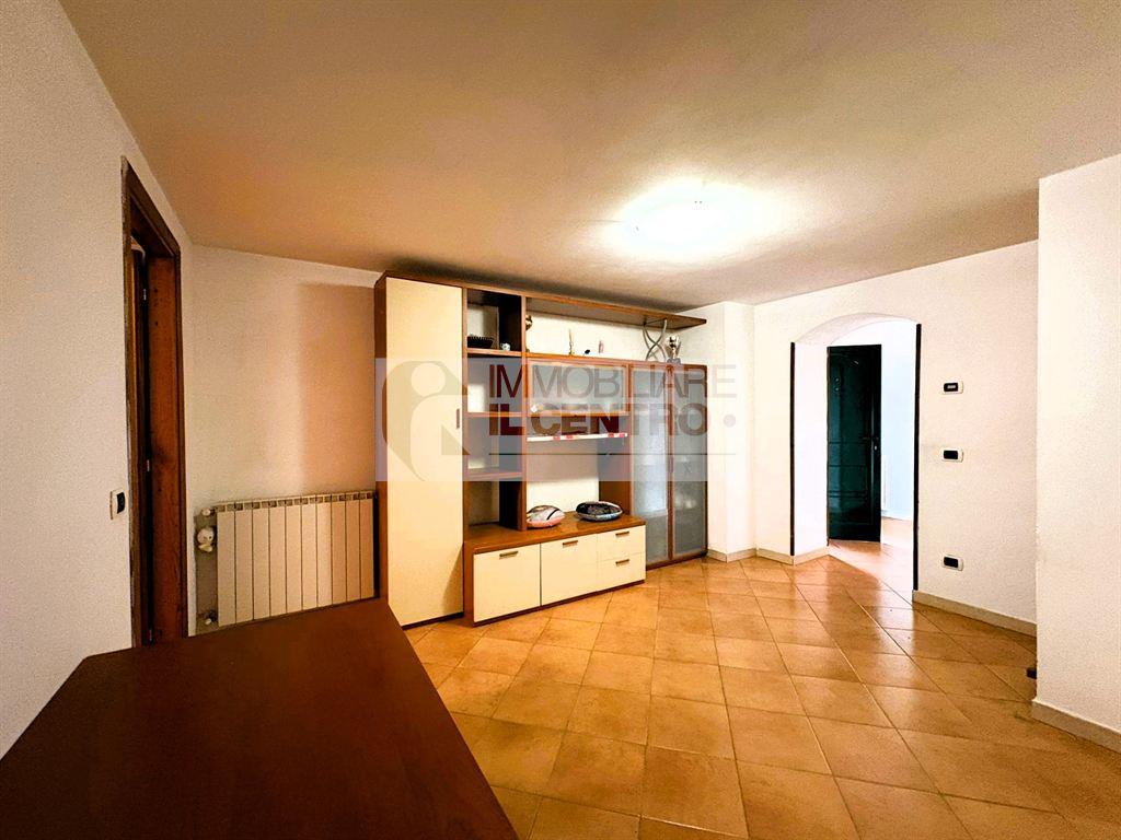 Terratetto ristrutturato disposto su due livelli con cantina.