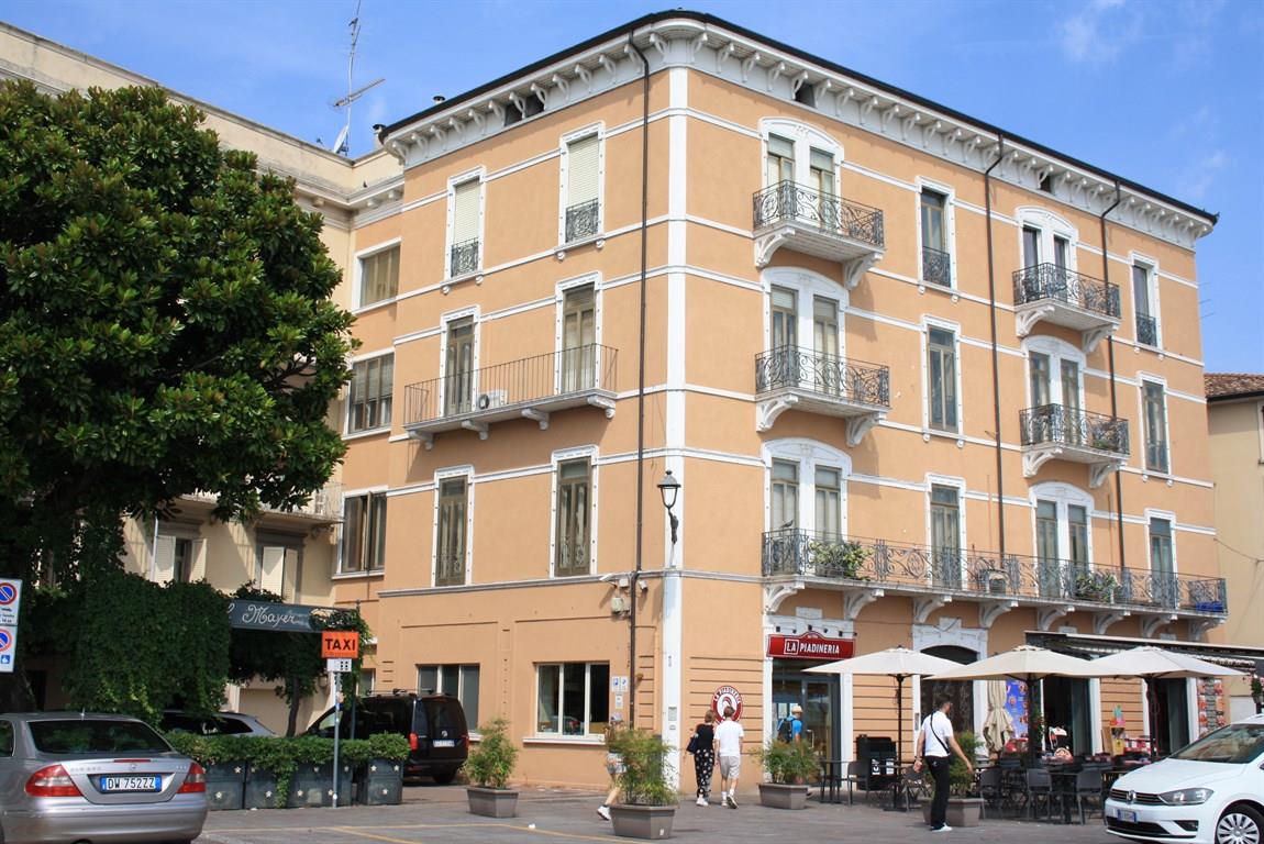 Prestigioso Attico sul lungolago a Desenzano del Garda