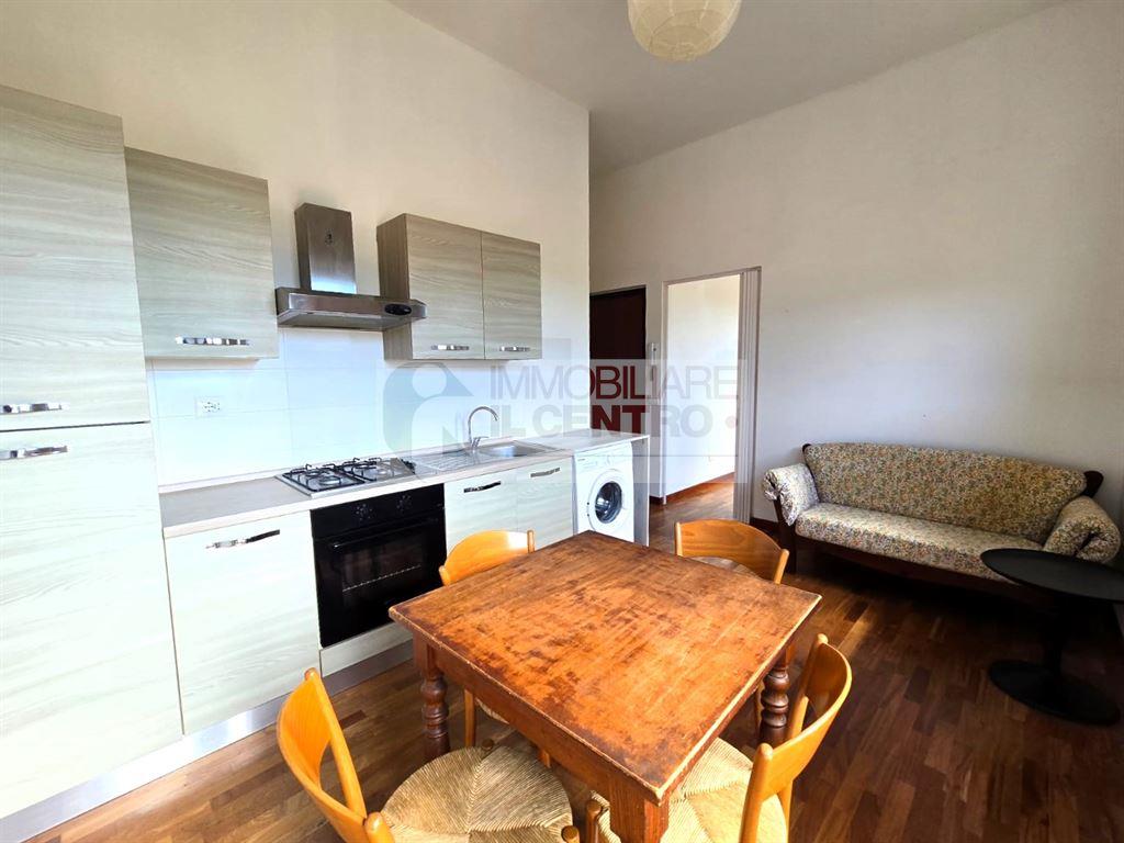 Bilocale arredato con balcone