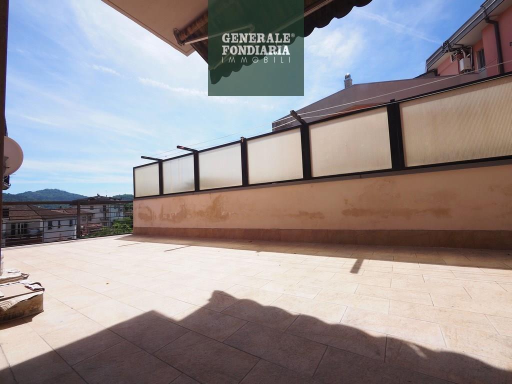 Appartamento di 4 vani con terrazza, Ceparana.