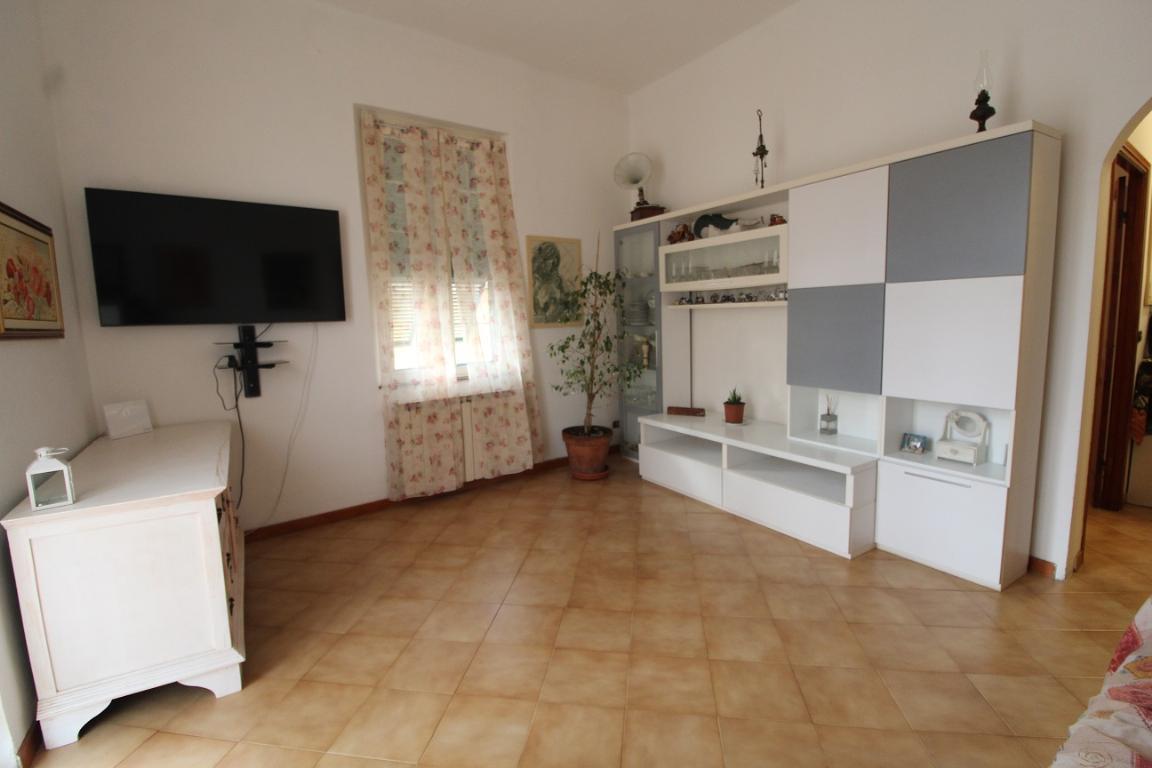 quadrilocale con cantina e posto auto