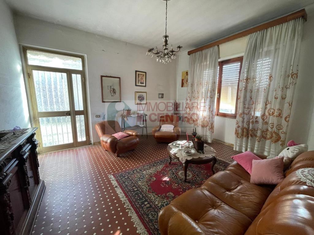 4 Vani con cantina e posto auto