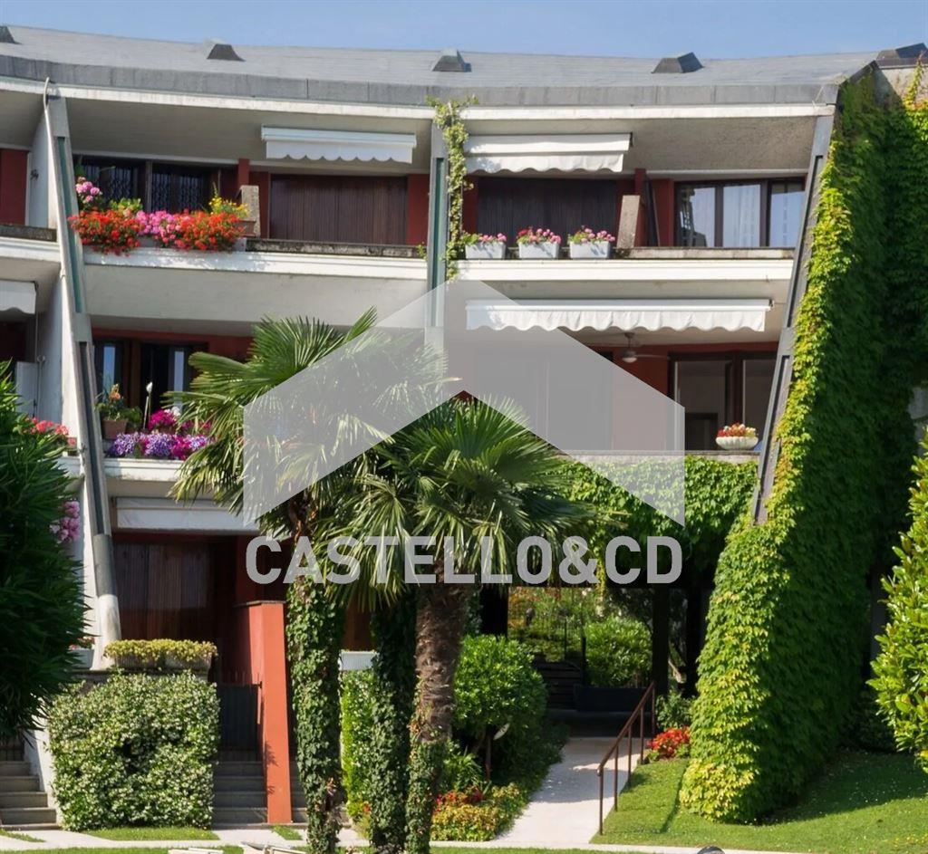 Bilocale su due livelli con piscina