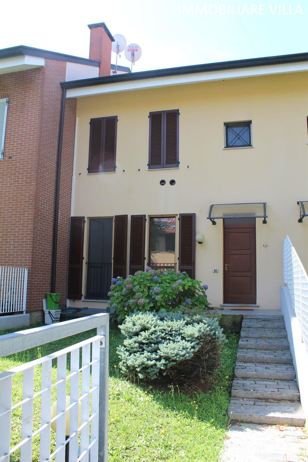 Ampia villa a schiera ristrutturata.