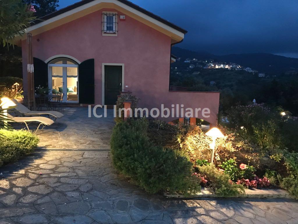 Celle Ligure splendida villa mono/plurifamiliare 400 mq. con piscina vista panoramicissima mare.