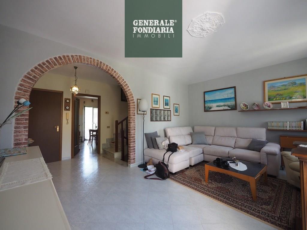 Villetta a schiera, Ceparana