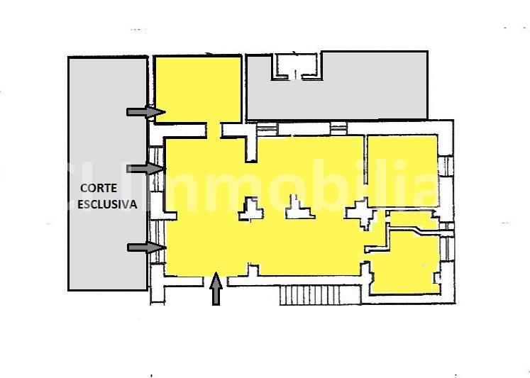 Savona (Zona Villetta) grande locale uso negozio con posteggio privato. Possibilità cambio d'uso in abitativo