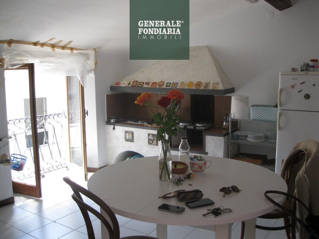 Mansarda arredata, Centro.