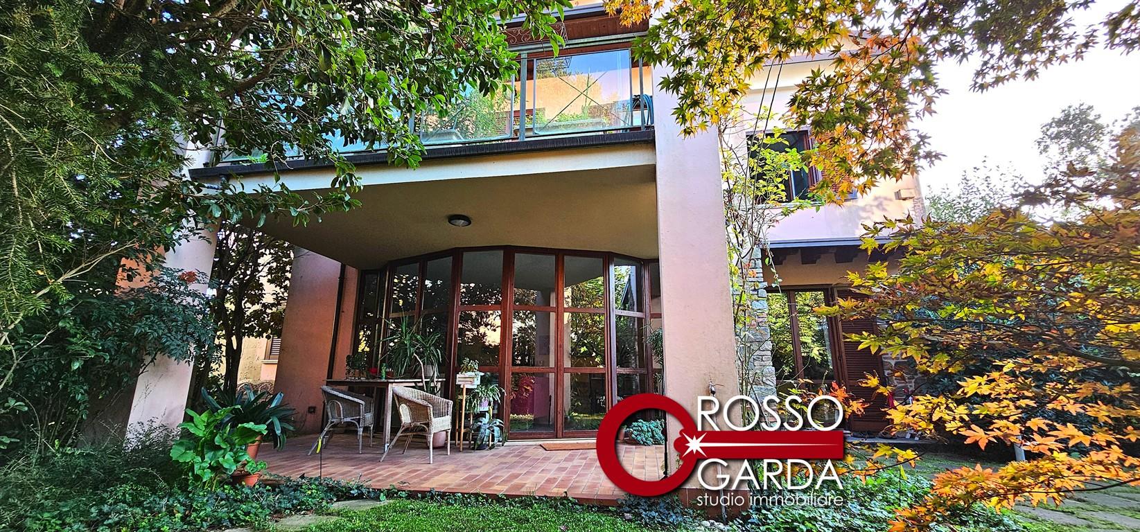 Villa di Testa in trifamiliare di ampie dimensioni in vendita a Desenzano del Garda