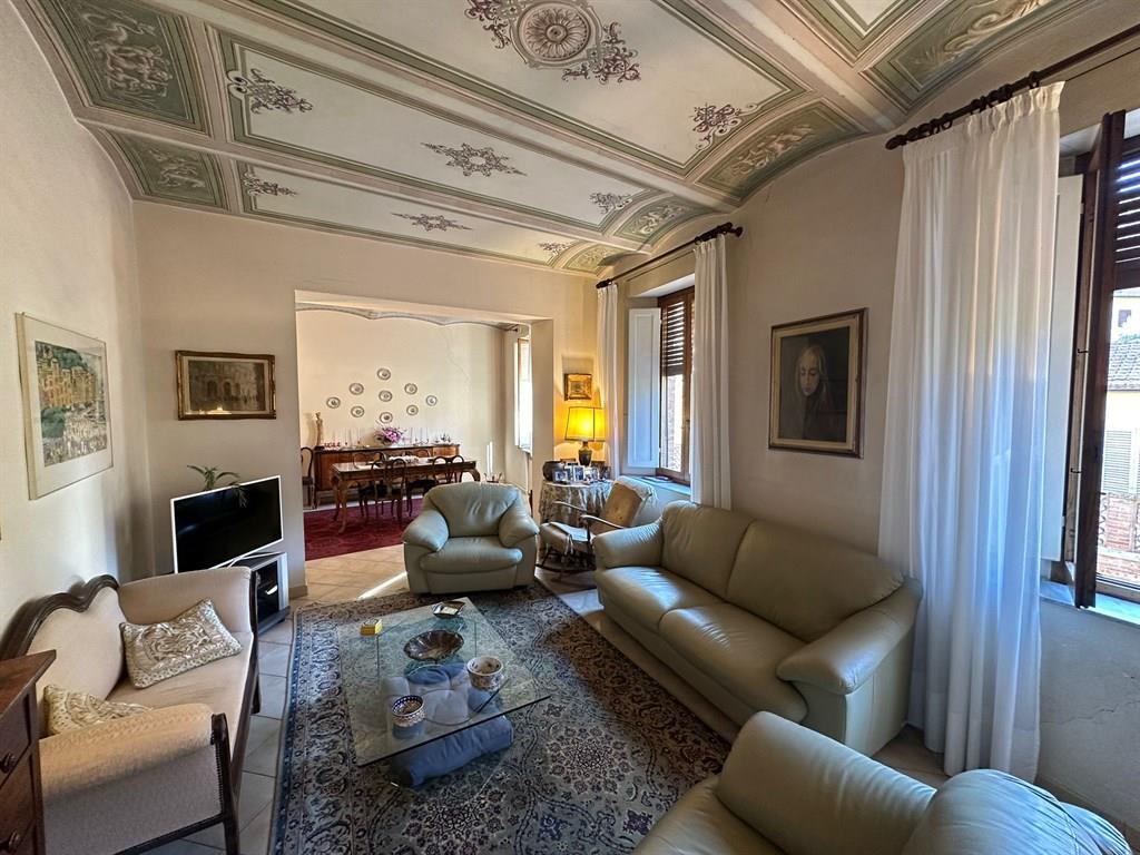 Appartamento con garage doppio e resede privato