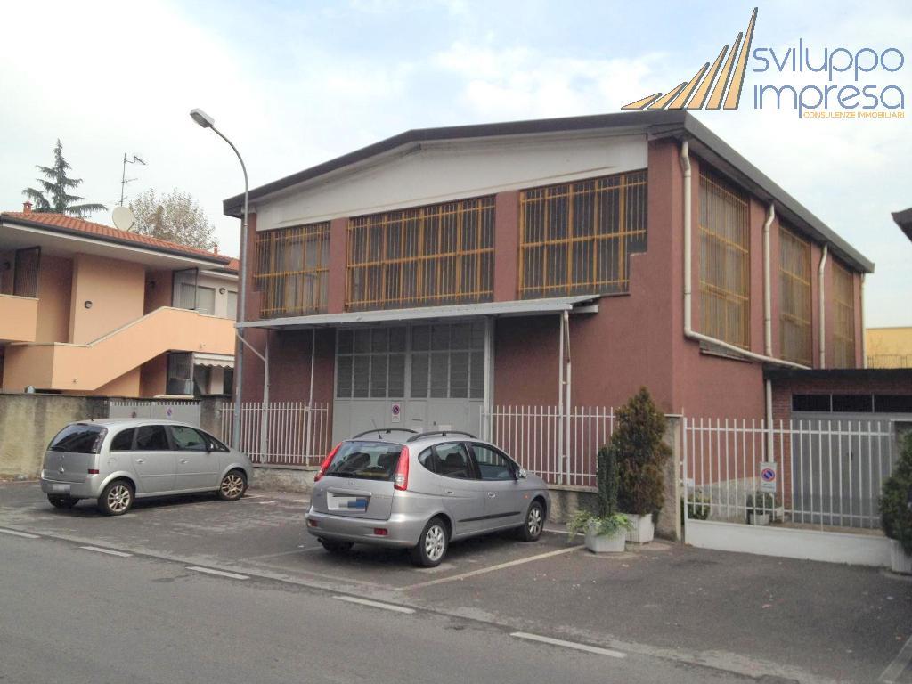 CAPANNONE CON CORTILE IN AFFITTO A CINISELLO BALSAMO