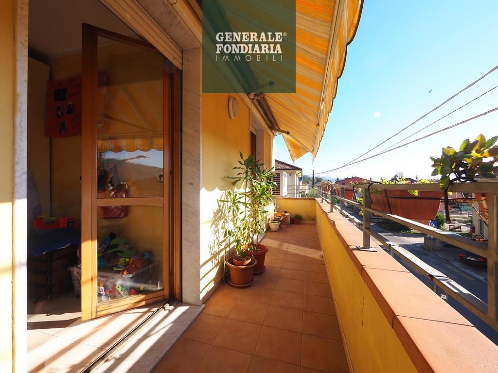 Appartamento con garage , Ceparana.