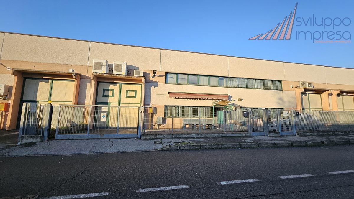 CAPANNONE IN VENDITA A CINISELLO BALSAMO