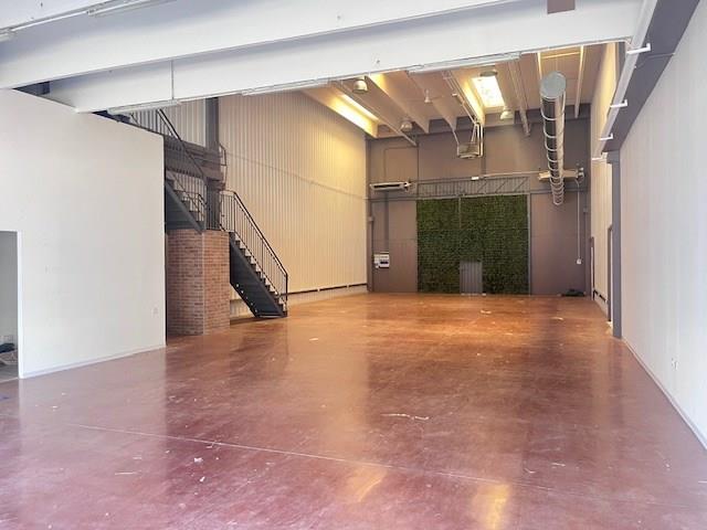 Funo Centergross (BO) - Affittasi capannone/showroom