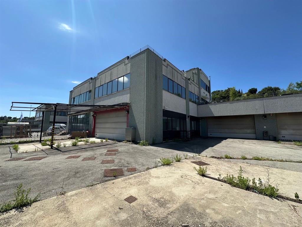 SIENA, ZONA VIALE EUROPA. Vendesi porzione di capannone di circa 500 mq