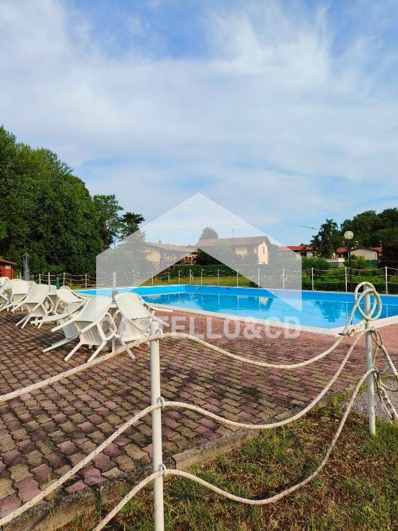 Trilocalino con giardino e piscina