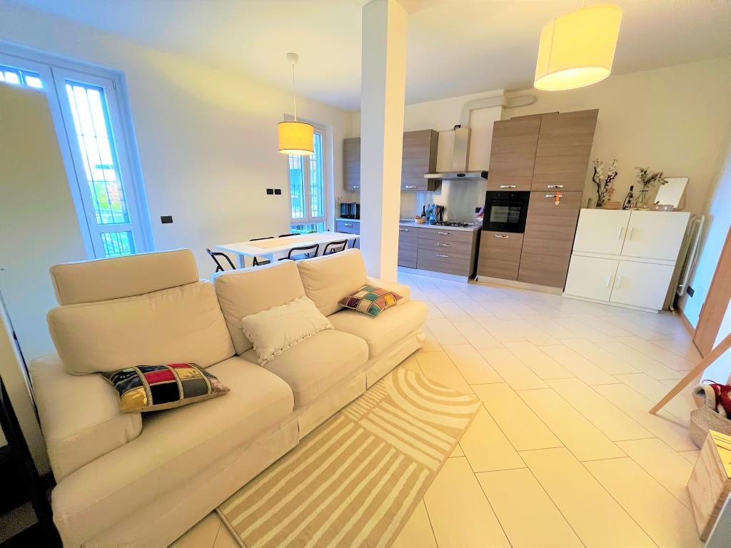 VILLASANTA CENTRO RECENTE DUE LOCALI PARZIALMENTE ARREDATO