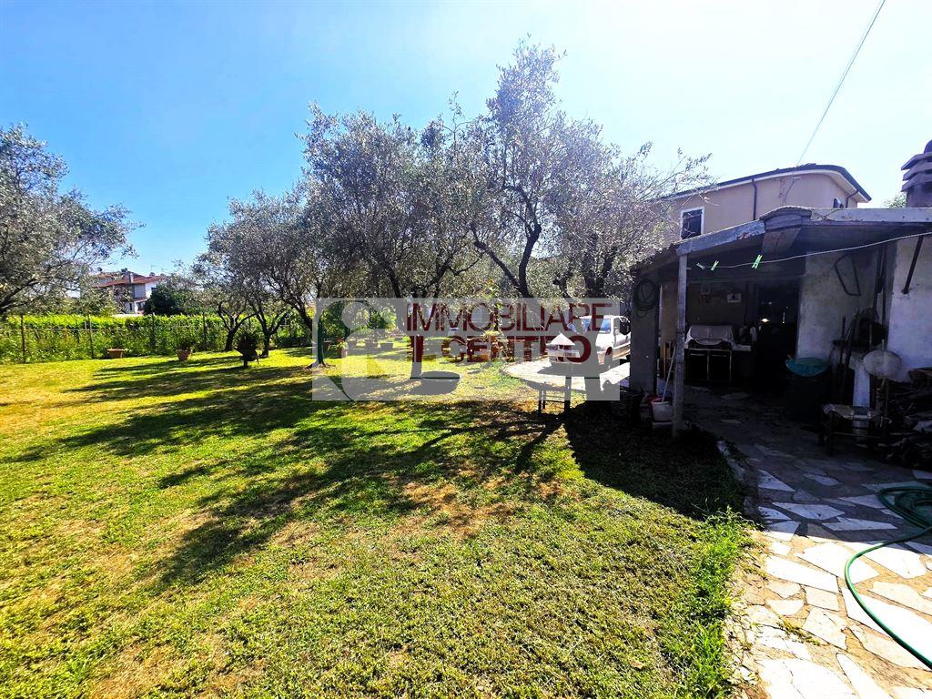 Appartamento con taverna e terreno di proprietà.