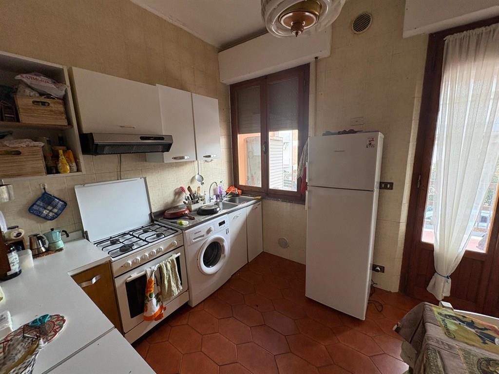 Zona Uncinello, appartamento con resede privato.