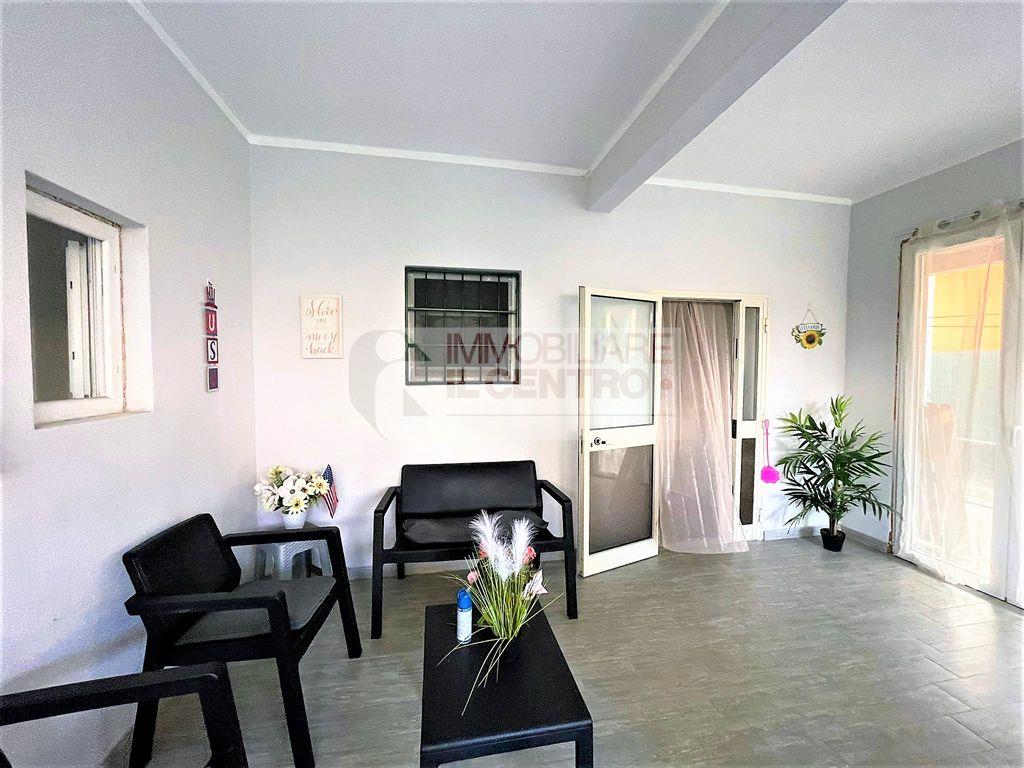 Appartamento piano terra con corte esterna.