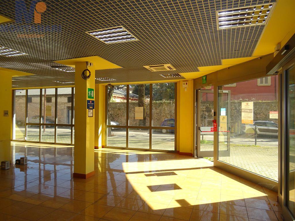 Umbria Foligno in Via Guglielmo Oberdan Locale Commerciale in locazione