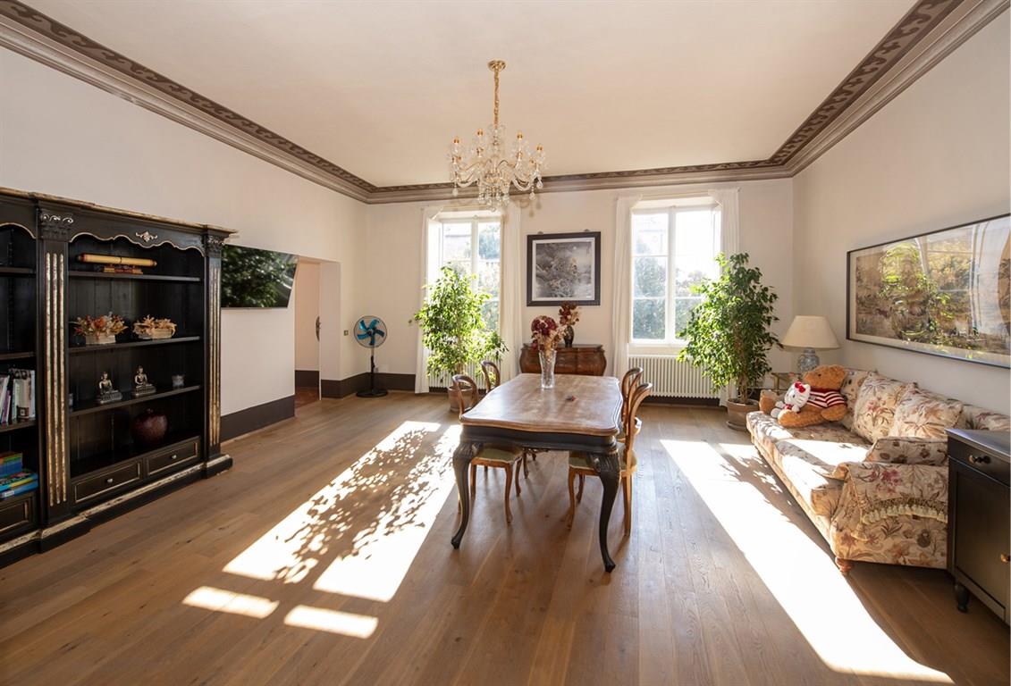 SIENA, CENTRO STORICO. Prestigioso appartamento in palazzo notificato