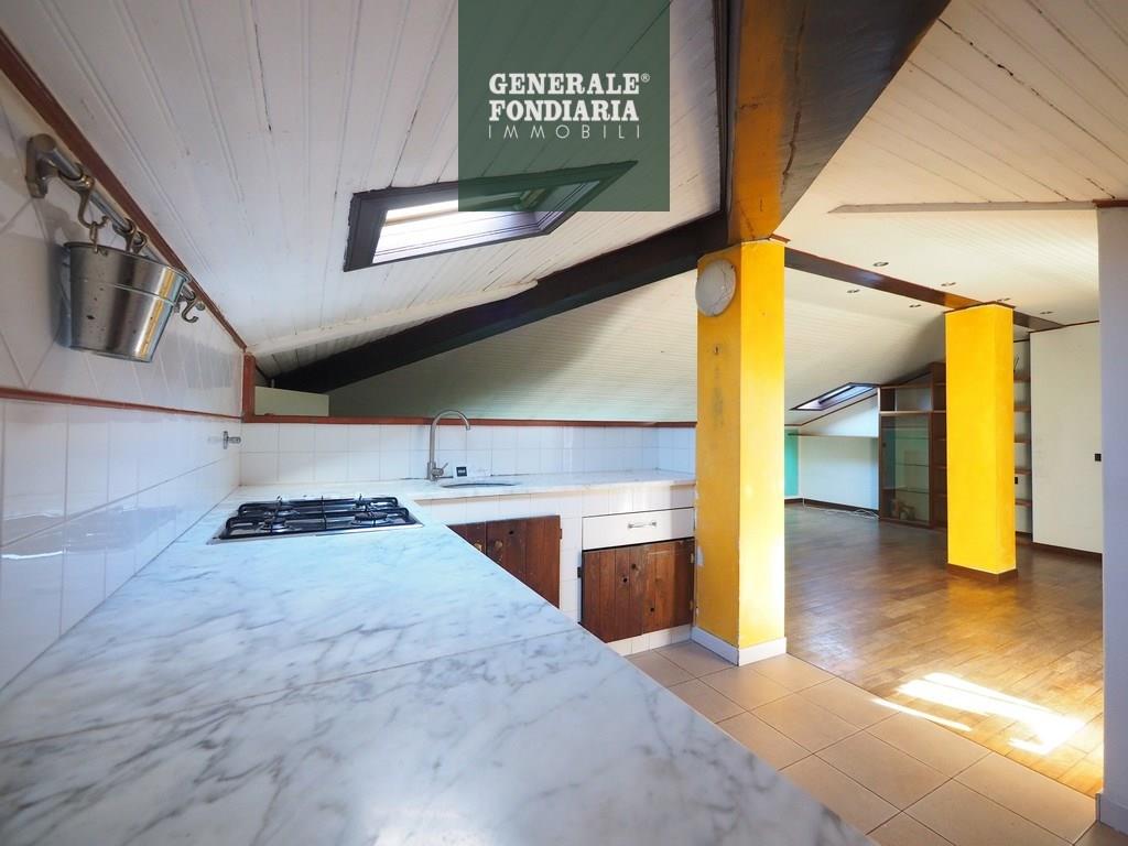 Mansarda arredata in centro a Ceparana.