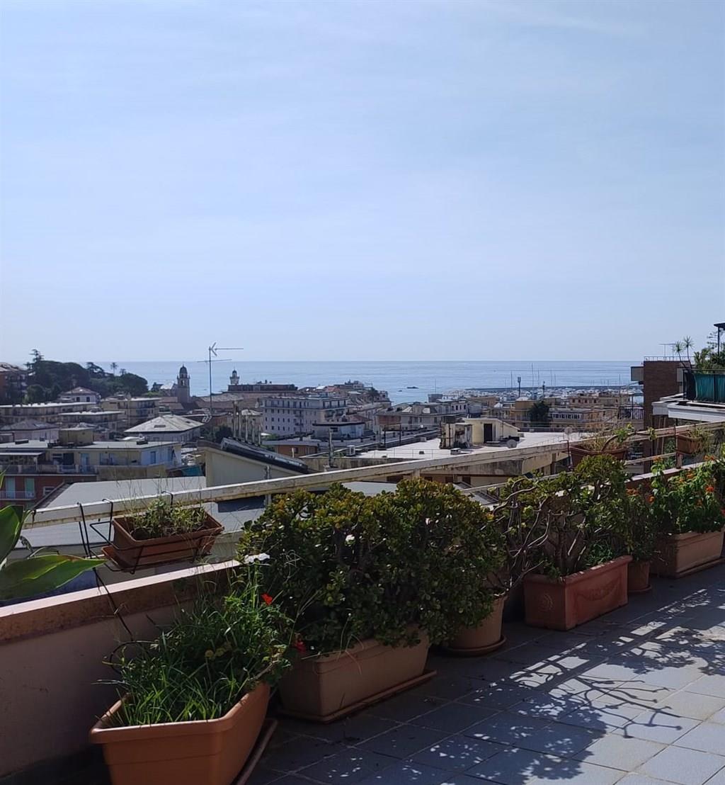 Attico vista mare con ampio box per piu' auto