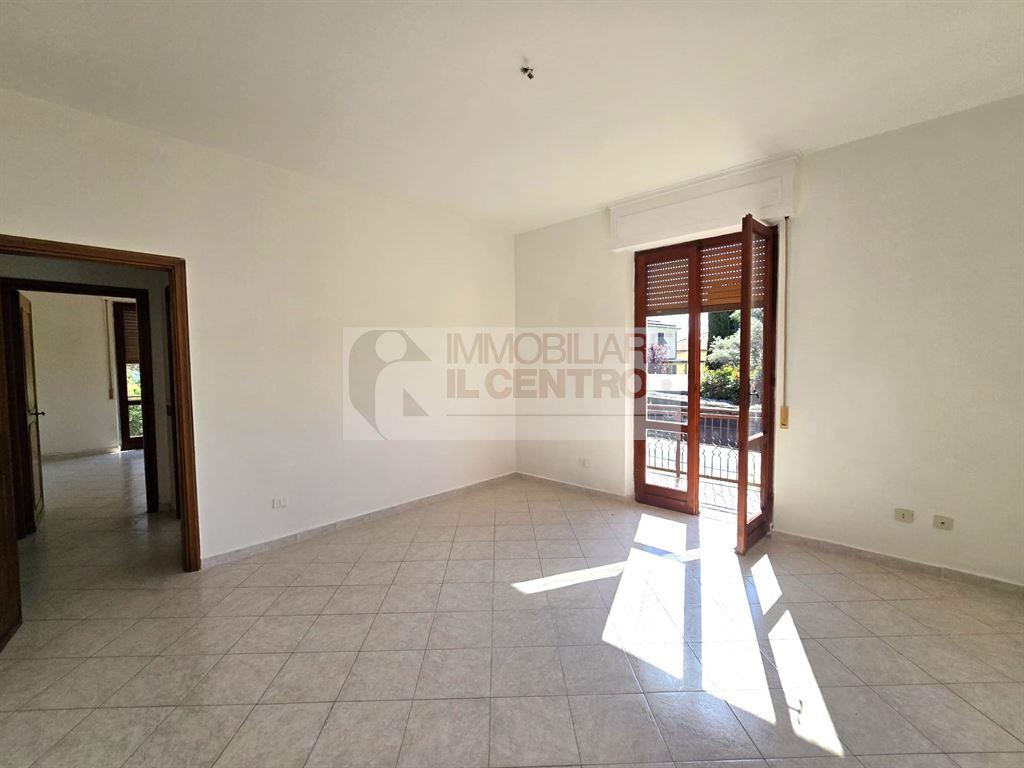 4 vani con garage e giardino