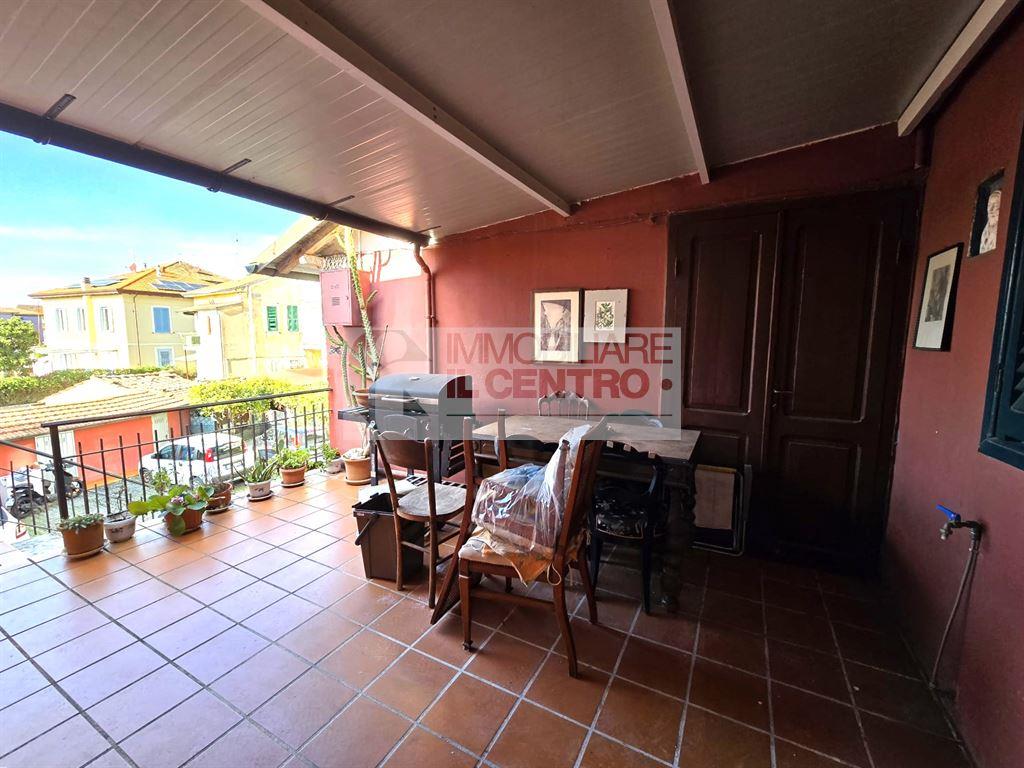 APPARTAMENTO 4 VANI CON TERRAZZA E DUE POSTI AUTO