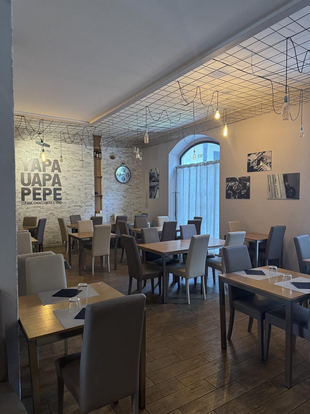 NEGOZIO ARREDATO E PREDISPOSTO PER RISTORANTE