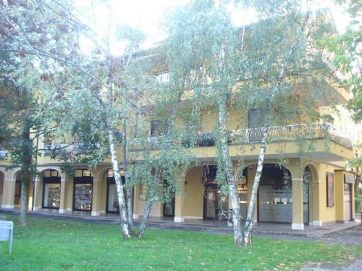 Muggiò Via Casati 2 zona Poste - Mercato -  Affittasi box doppio