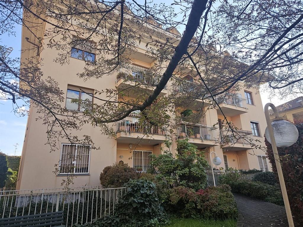 MONZA CENTRO STORICO 2 LOCALI E SERVIZI - AMPIO GIARDINO - BOX