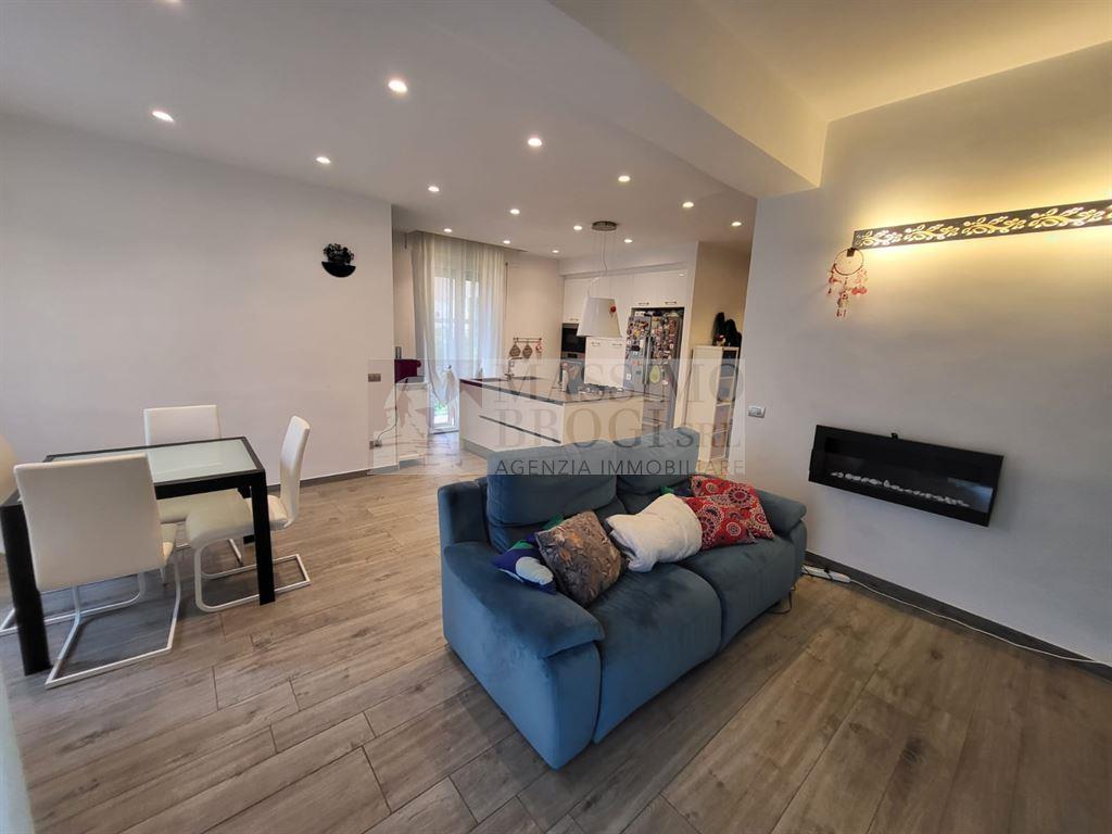 SIENA, ZONA PETRICCIO. Grazioso appartamento di 4 vani ristrutturato