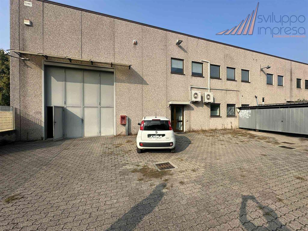 CAPANNONE CON CARROPONTE IN VENDITA A SOVICO