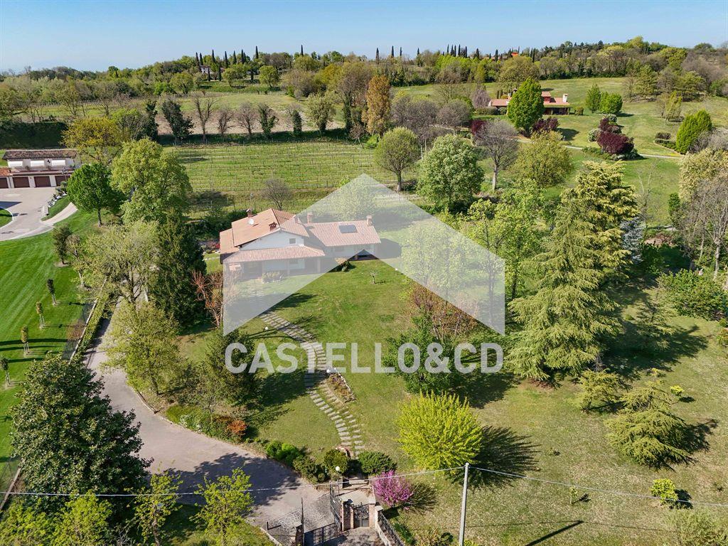 Villa con Vigneto e Parco