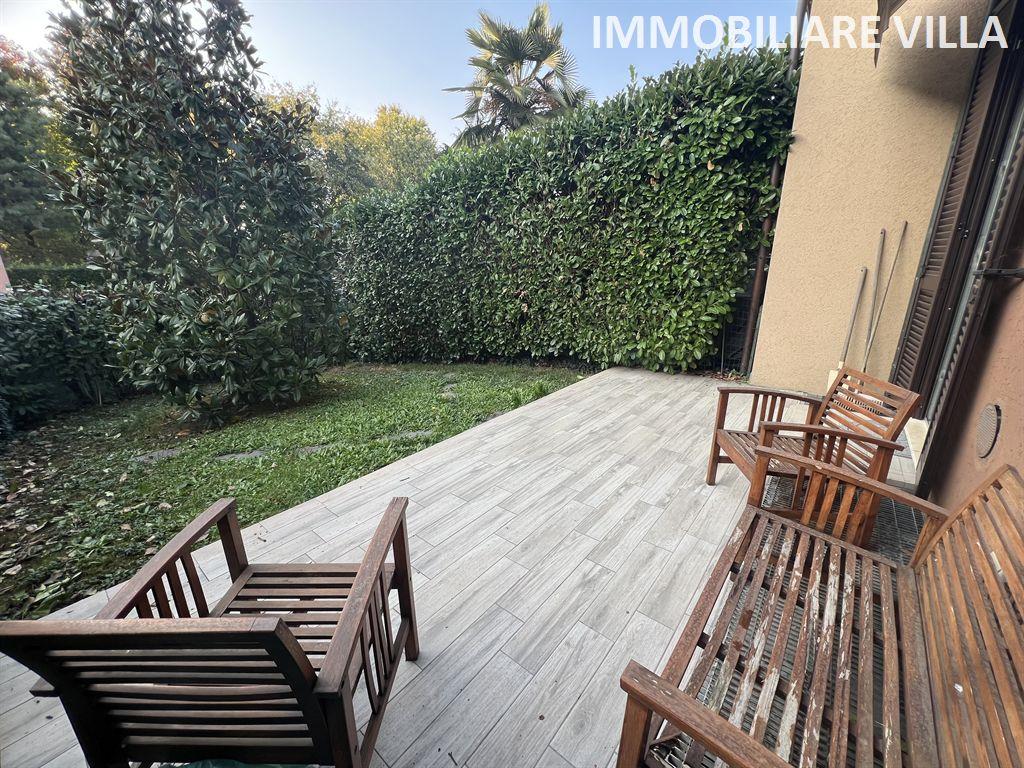 Ampia villa a schiera su 3 piani ristrutturata.