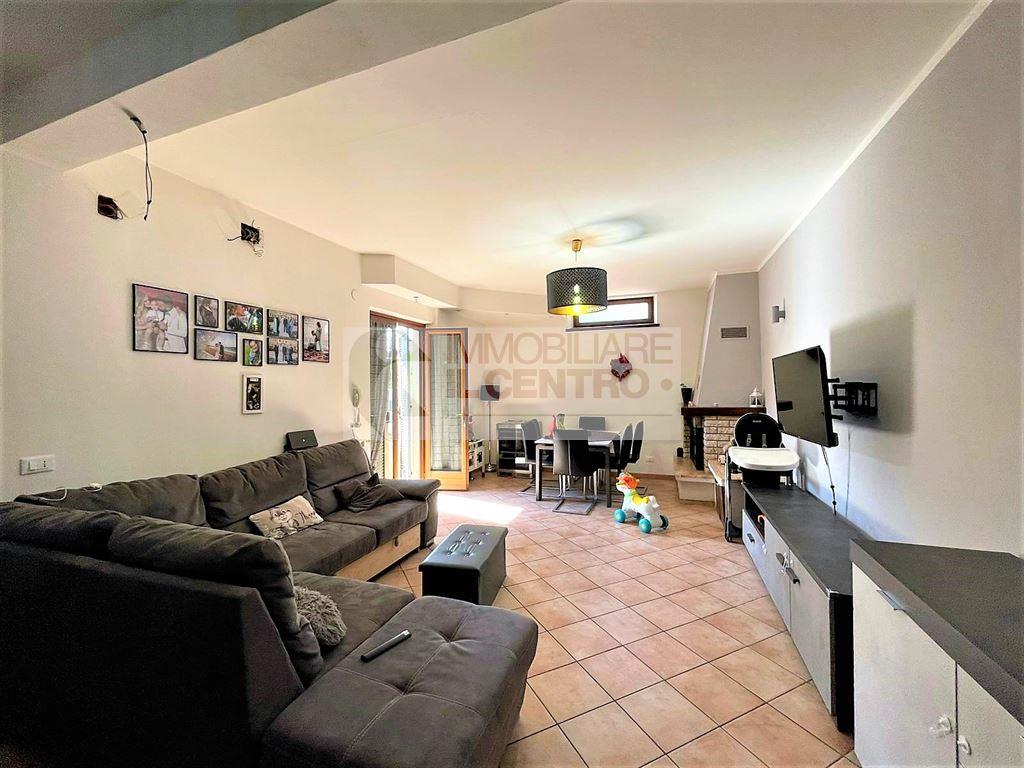 Semindipendente piano terra con posto auto.