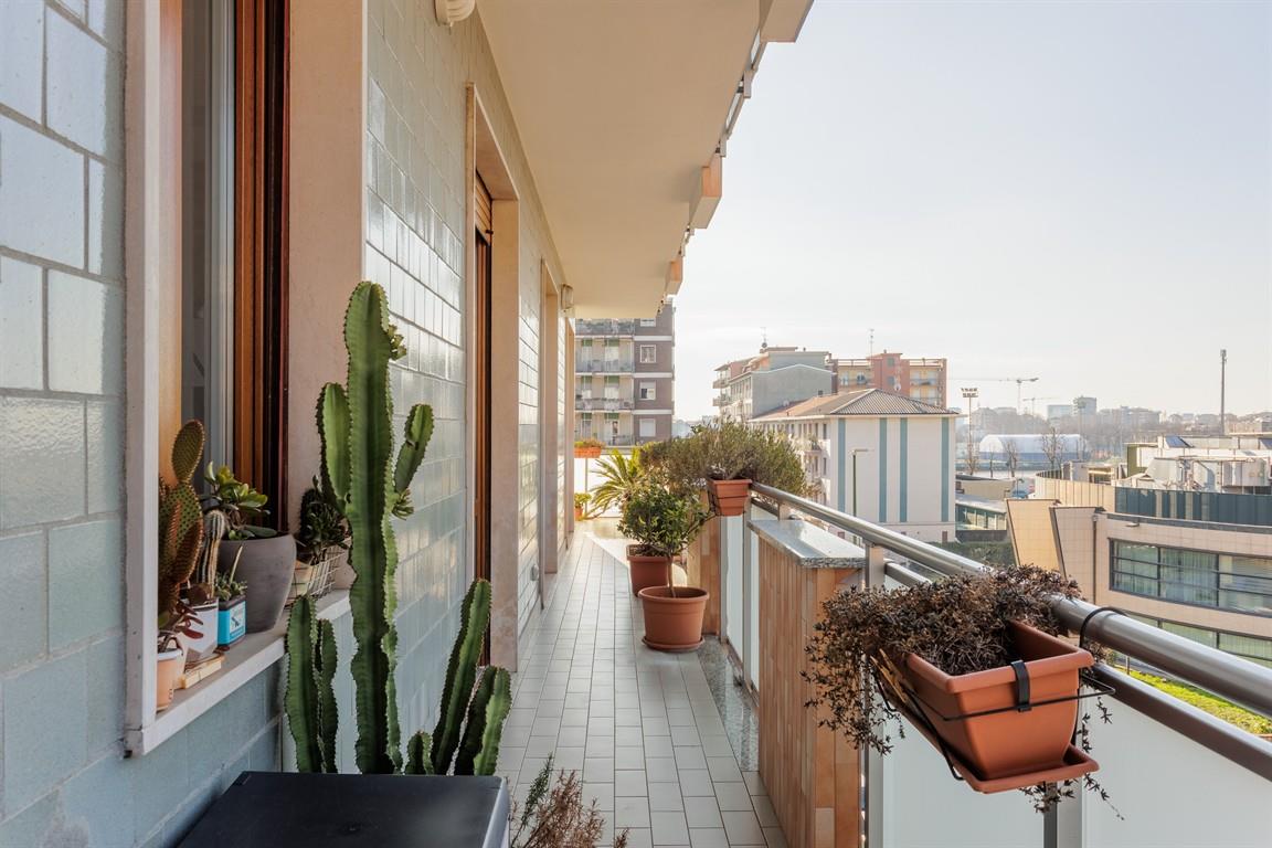 Sesto - Trilocale ristrutturato con cucina vista e due camere