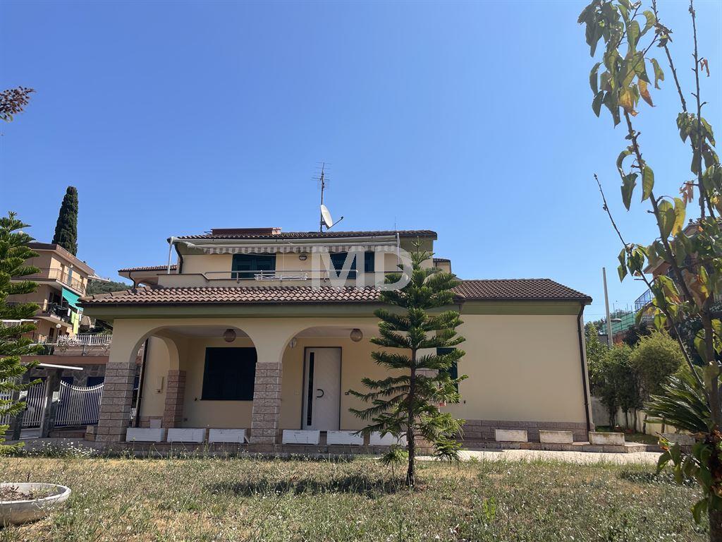 BOISSANO - VILLA INDIPENDENTE CON GIARDINO E BOX