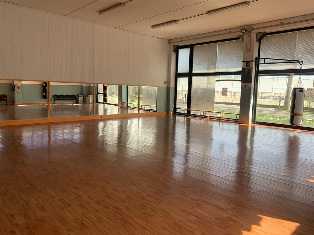 Crevalcore (BO) - Vendesi capannone commerciale a reddito